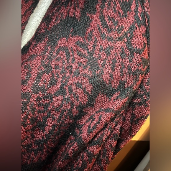 Red and black cárdigan - Picture 4 of 4